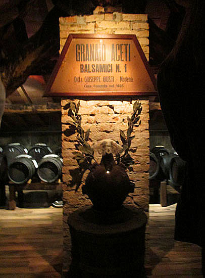 モデナ市の「バルサミコ酢の醸造所」レポート